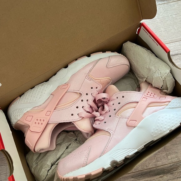 Pink Nike Hurrache (grade school) - Picture 1 of 1
